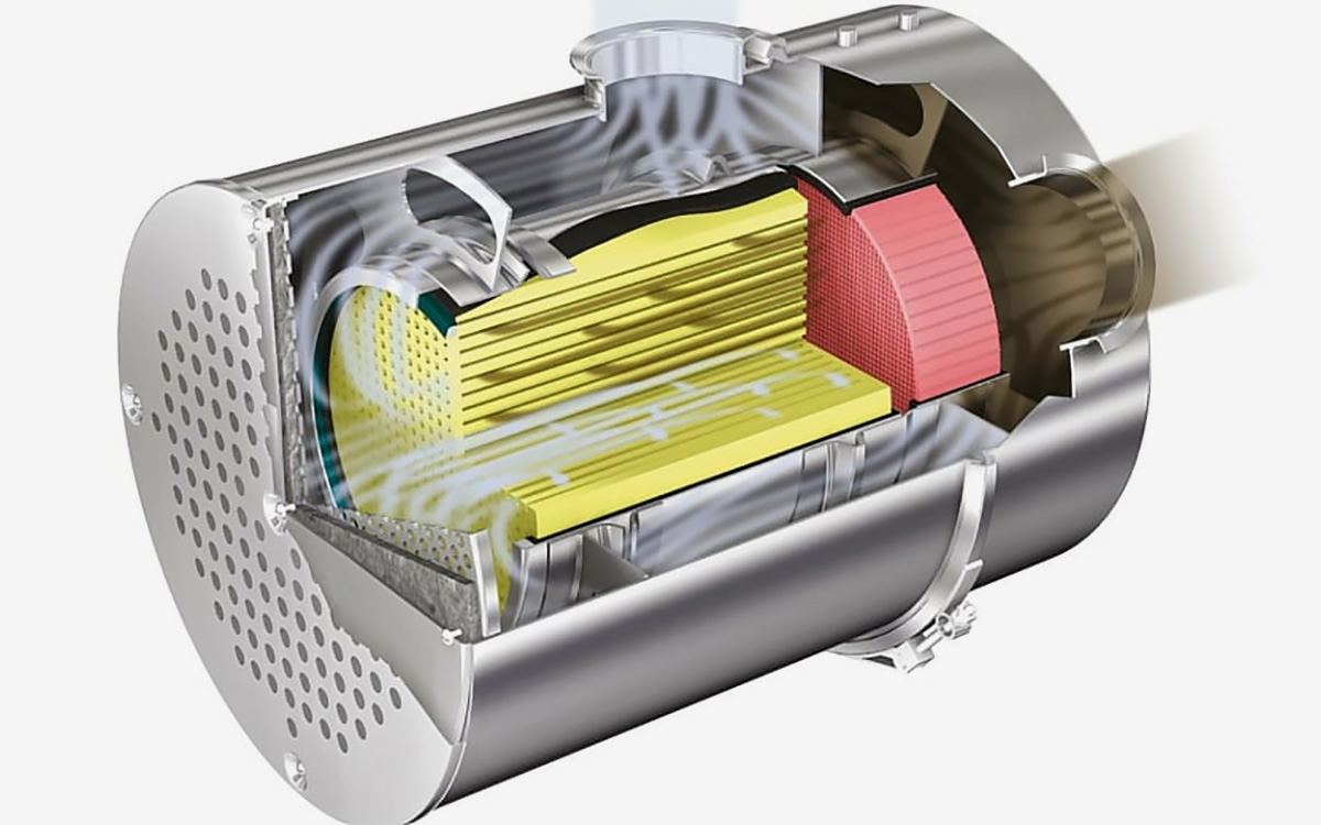 Сажевый фильтр (еще обозначается как DPF &mdash; Diesel Particulate Filter) &mdash; это экологический элемент выхлопной системы дизельного автомобиля, который улавливает и задерживает мельчайшие частицы сажи (до 90% общей массы)