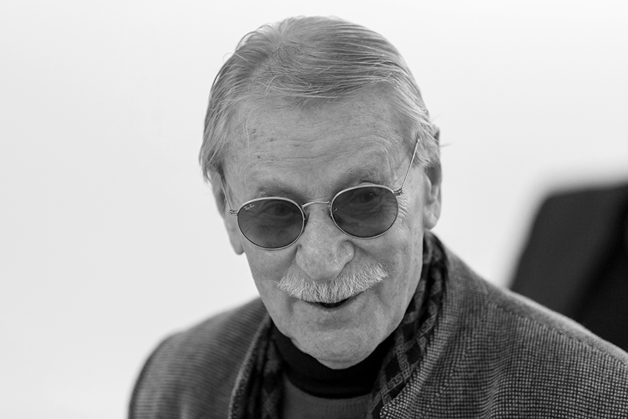 Народному артисту России было 94 года. Он перенес коронавирус и по меньшей мере два инсульта, в начале августа попал в реанимацию. &laquo;Даже в последние годы, несмотря на недуги, он оставался сильным, светлым и невероятно добрым человеком&raquo;,&nbsp;&mdash; писал депутат Александр Ржаненков, который дружил с актером.

Краско снялся в ряде фильмов и сериалов, включая картины &laquo;Конец императора тайги&raquo; (1978), &laquo;Таможня&raquo; (1982), &laquo;Афганский излом&raquo; (1991), &laquo;Особенности национальной охоты в зимний период&raquo; (2000), &laquo;Тарас Бульба&raquo; (2009), &laquo;Мы из будущего 2&raquo; (2010), &laquo;Лед&raquo; (2013) и другие. В телеспектакле &laquo;Сказочное путешествие мистера Бильбо Беггинса&raquo; (1985) сыграл мага Гэндальфа.

До того&nbsp;как стать актером, Краско окончил Балтийское высшее военно-морское училище и командовал десантным кораблем Дунайской речной флотилии. Артист был капитан-лейтенантом в отставке.

С 1965 по 2021 год Краско служил в Театр имени В.Ф. Комиссаржевской. В 2021 году актер переболел коронавирусом, а после проходил реабилитацию после отслоения сетчатки глаза. В июле 2022 года его вновь госпитализировали из-за проблем с сердцем и жидкости в легких. Краско перенес по меньшей мере два инсульта. В 2023 году попал в реанимацию, тогда у него отказала левая часть тела.