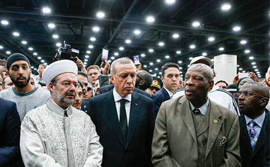 Президент Турции Реджеп Тайип Эрдоган (в центре) на похоронах Мохаммеда Али




