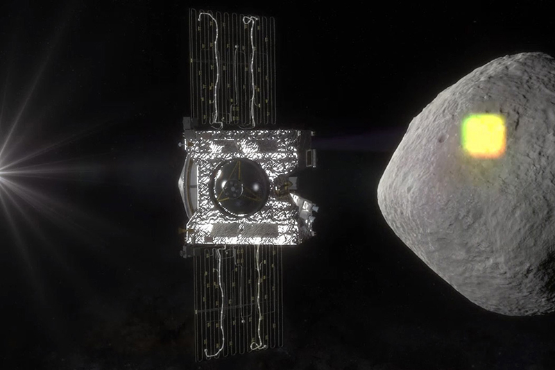 Иллюстрация&nbsp;​космического аппарата OSIRIS-REx и астероида Бенну


