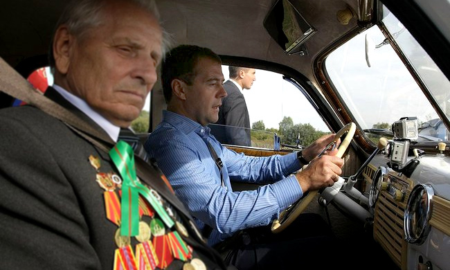 Дмитрий Медведев призвал власти прислушаться к автомобилистам