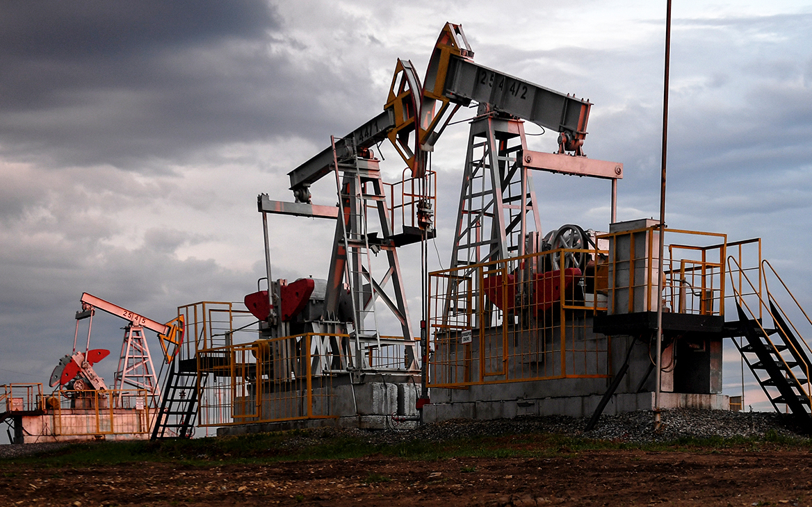 Минфин предложил отменить нефтяникам льготы почти на 300 млрд руб.