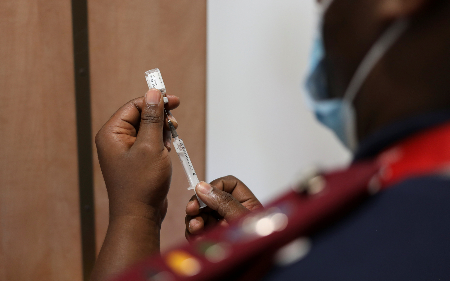 Медики из ЮАР оценили вероятность госпитализации при омикрон-штамме