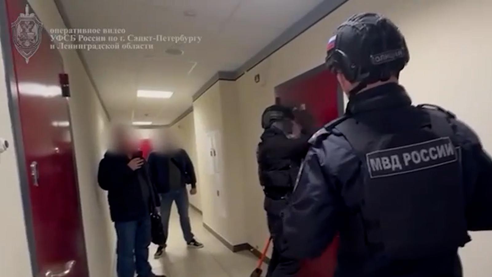 ФСБ пресекла нападения на жителей Петербурга людей под видом полицейских