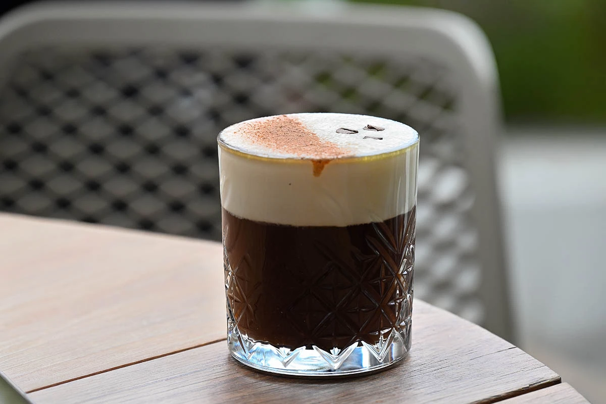 Irish Coffee — один из самых лучших горячих коктейлей