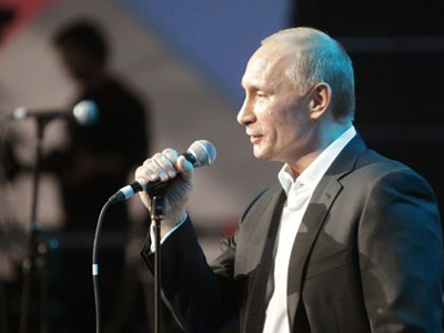 В.Путин сыграл на фортепиано "С чего начинается Родина"