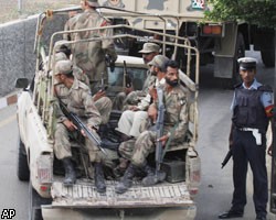 На захваченной военной базе коммандос заблокировал талибов 