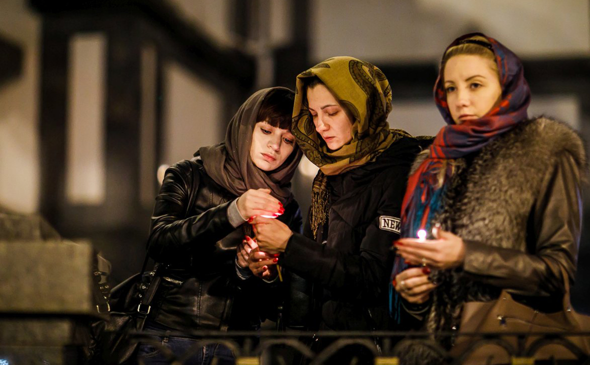 Панихиды и молебны по жертвам страшного пожара в Кемерове прошли 27 марта во всех православных храмах Кубани.