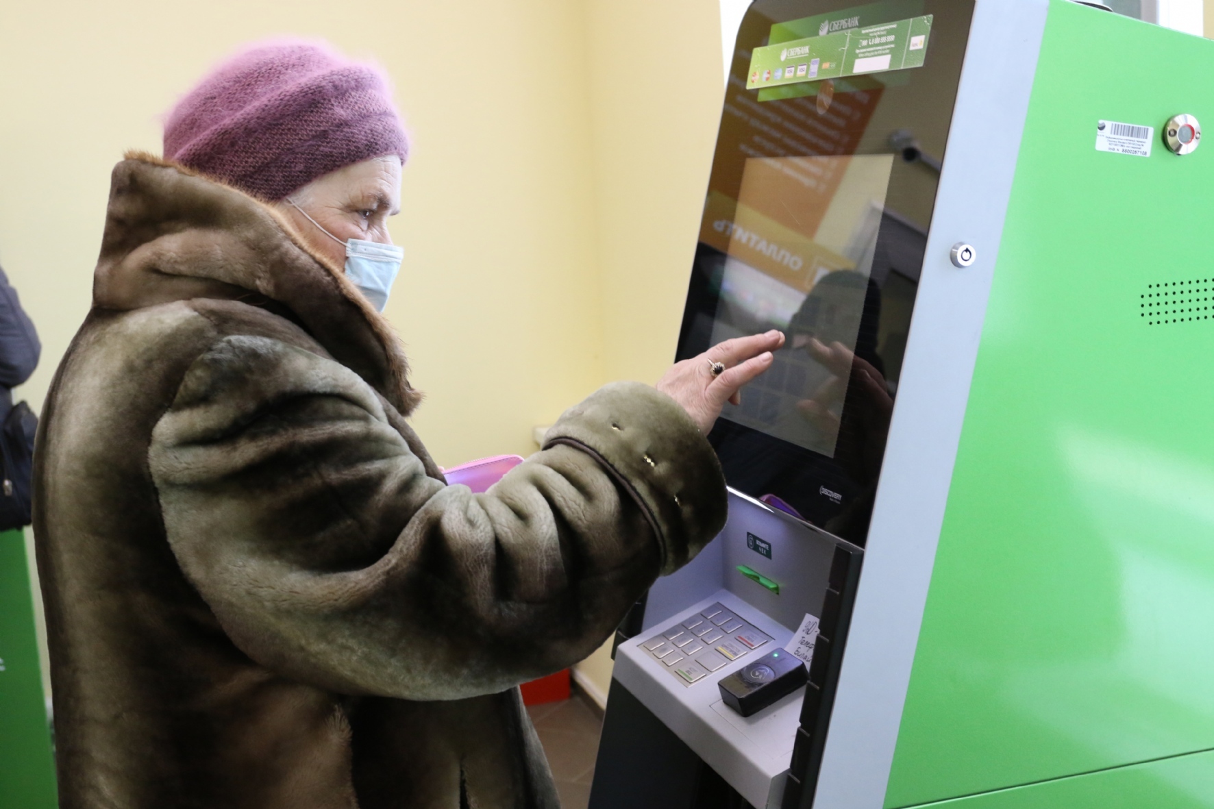 Банки прокомментировали очереди перед банкоматами в Петербурге — РБК