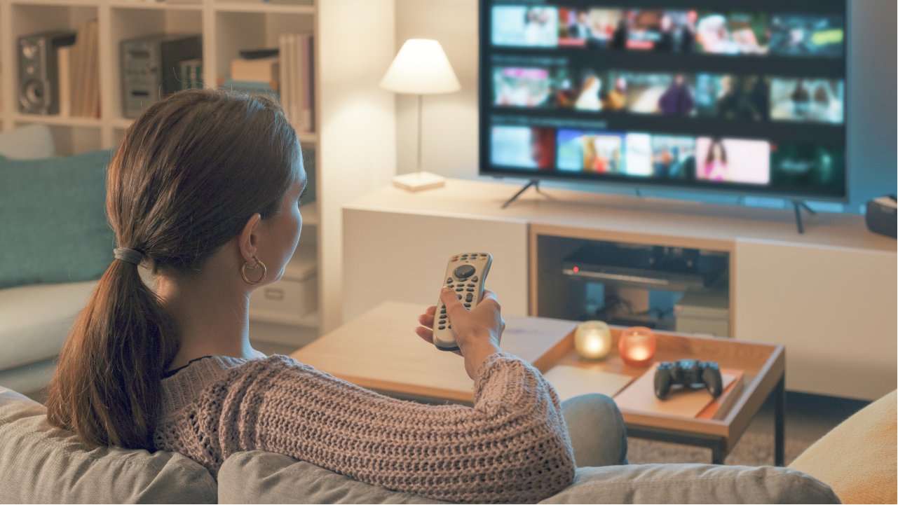 Топ телевизоров с диагональю 32 дюйма со Smart TV и без: рейтинг 2024 года