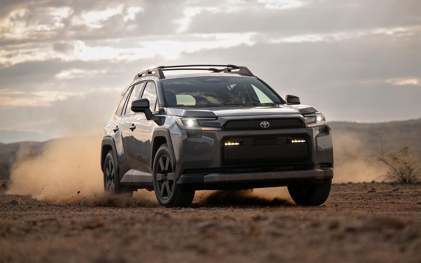 Стартовали продажи нового Toyota RAV4. Мы узнали цены и комплектации