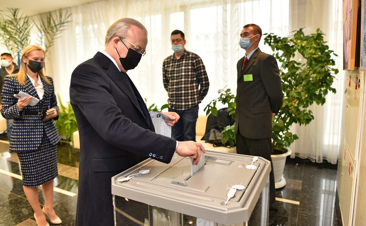 Одним из первых на избирательном участке проголосовал премьер-министр Башкирии Андрей Назаров.&nbsp;