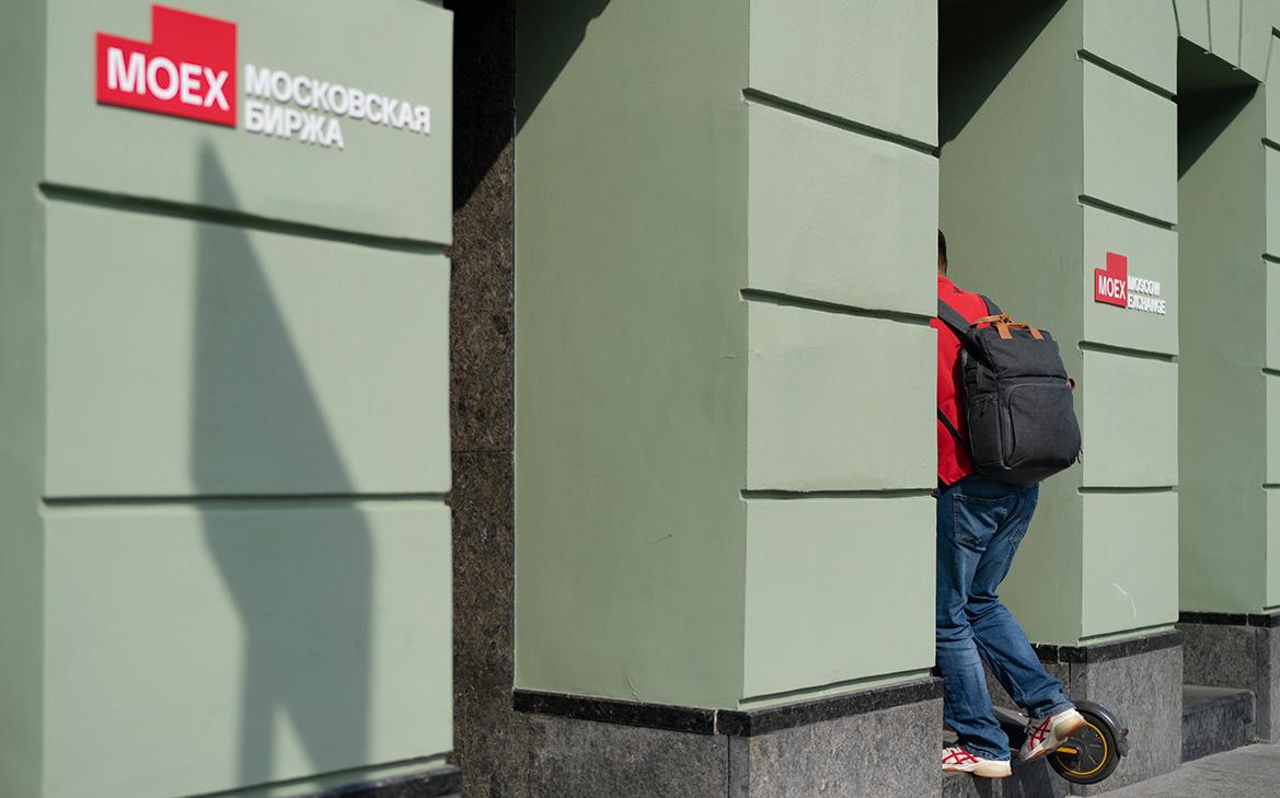 Санкции против Мосбиржи вызвали проблемы у банков с валютными свопами