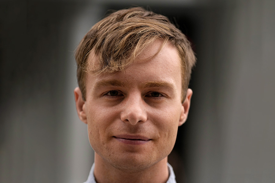 <p>Люк Таллон<br />
&nbsp;</p>