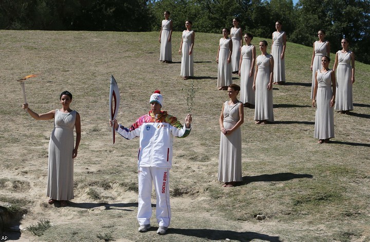 Церемония зажжения огня Сочинской Олимпиады в Олимпии