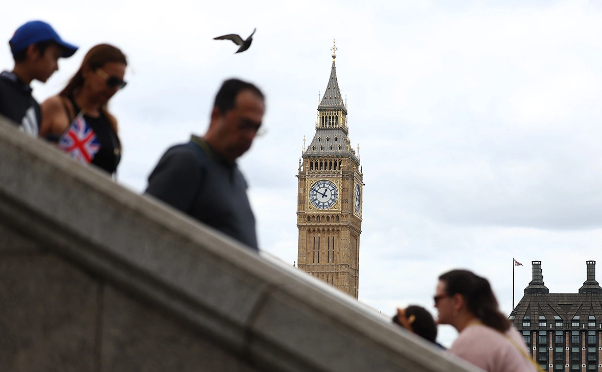 Peter Nicholls / Getty Images
