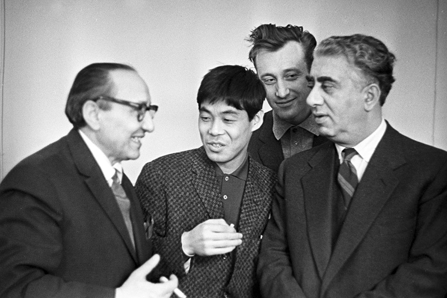 Слева направо: Антонио Спадавеккиа (СССР), Митио Мамия (Япония), Родион Щедрин (СССР) и Арам Хачатурян (СССР). III Всесоюзный съезд композиторов. 1962 год

С началом Великой Отечественной войны Щедрин вместе с матерью были эвакуированы в Куйбышев (ныне Самара), а его отец ушел в ополчение. &laquo;Я дважды бегал на фронт и как-то&hellip; Хотел воевать. Немножко даже понюхал все это. Но каждый раз, благодаря брату моей мамы, который был крупный ученый, энергетик &lt;...&gt; он&nbsp;же и рассылал мои фотографии, чтобы меня вернули. И меня в арестантском вагоне привезли с моим товарищем, потому что мы бежали вдвоем&raquo;,&nbsp;&mdash; рассказывал Щедрин в 2020 году.

Весной 1943 года семья вернулась в Москву. Тогда&nbsp;же Родион Щедрин возобновил обучение в Центральной музыкальной школе, но спустя год был отчислен из-за драки. После Щедрин был принят в Московское хоровое училище, которое окончил в 1950 году.

Спустя десятилетия Щедрин скажет: &laquo;Первые в жизни минуты вдохновения я испытал именно во время пения в хоре. И конечно, первые мои сочинения тоже были для хора...&raquo;