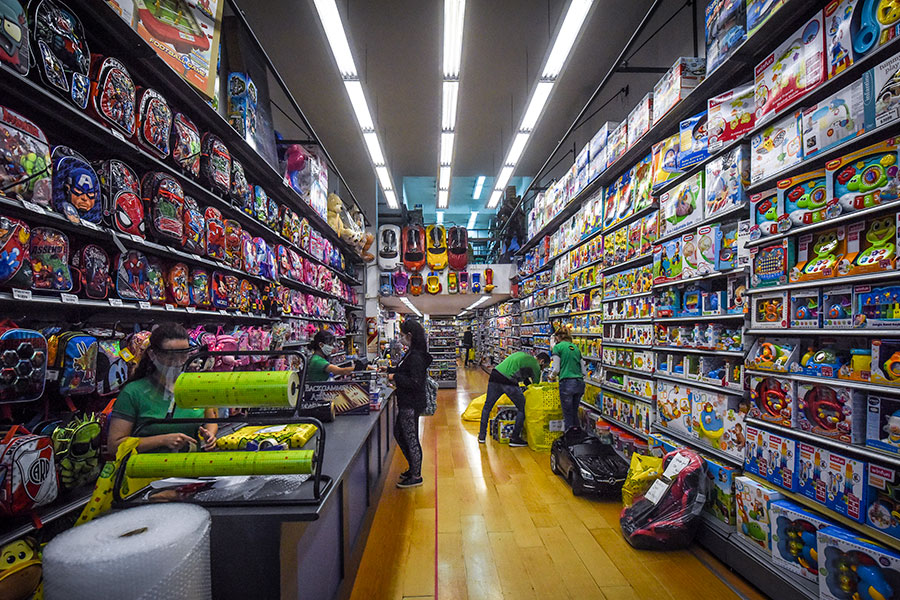 В Буэнос-Айресе (Аргентина) открылись книжные и детские магазины
