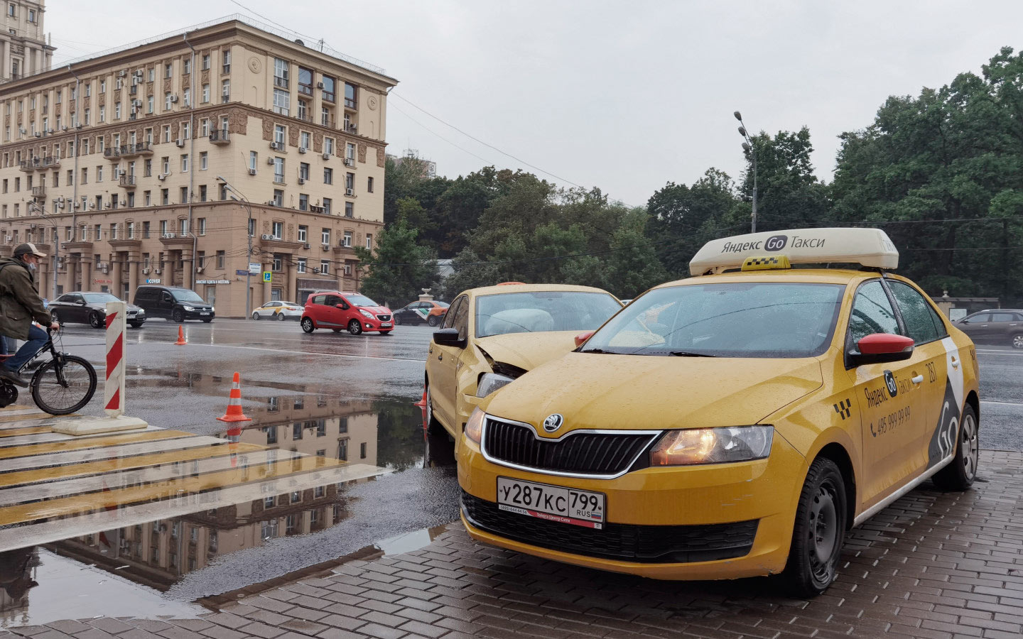 Стало известно, куда москвичи чаще всего ездят на такси и каршеринге