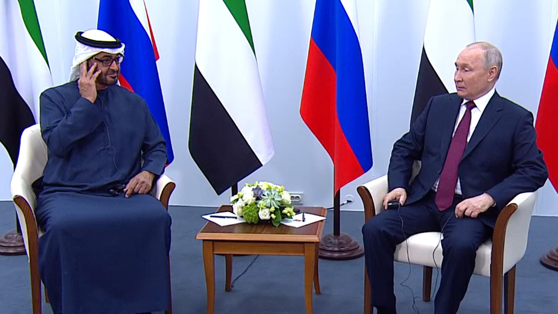 Встреча Путина и президента ОАЭ на ПМЭФ. Видео