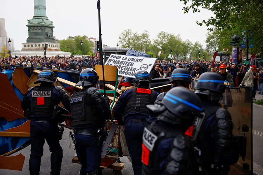 Протесты в Париже. По данным МВД Франции, на митинги по всей стране вышли 120 тыс. человек, в столице задержаны 45 участников потасовок с силовиками.