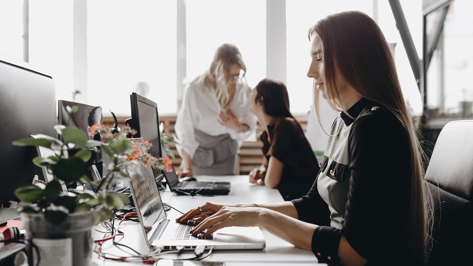 Матвиенко назвала порочной практику перевода сотрудников в самозанятые