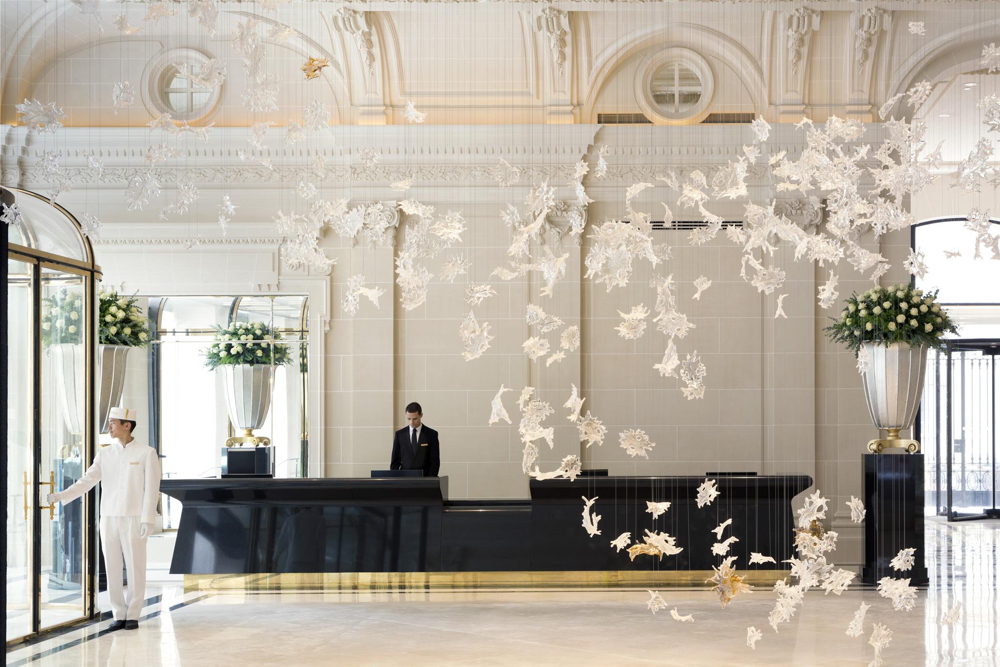 Лобби отеля The Peninsula Paris