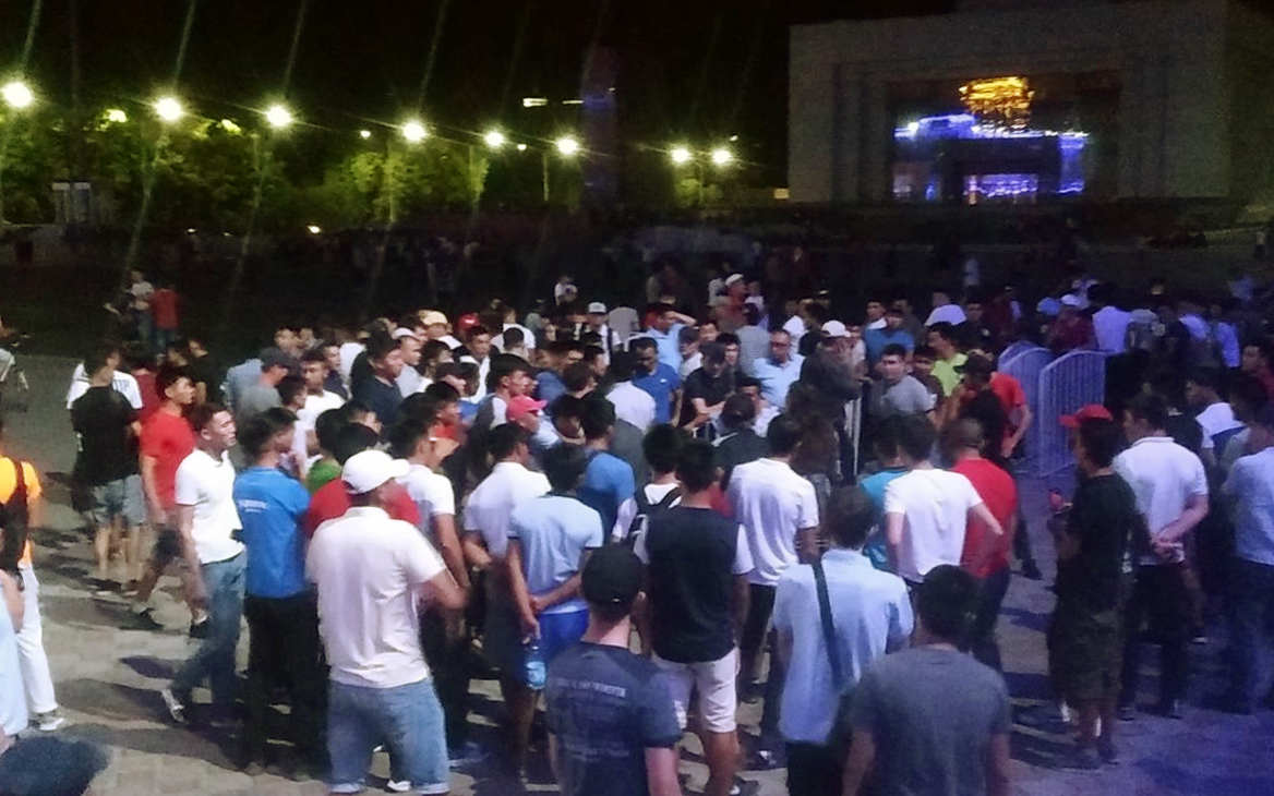 Милиция в Бишкеке разогнала акцию в поддержку Атамбаева