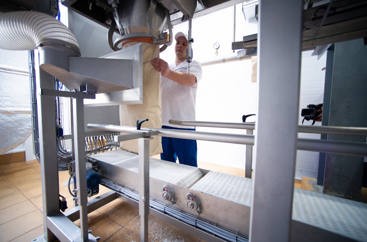 Производственная мощность предприятия рассчитана на переработку до 20 тонн молока в день