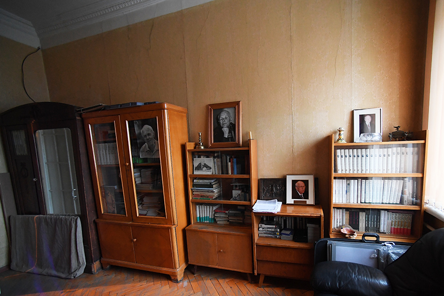 Мемориальная музей-квартира академика А. Сахарова, находящаяся по адресу: улица Земляной вал, дом 48-Б, квартира 62 в Москве