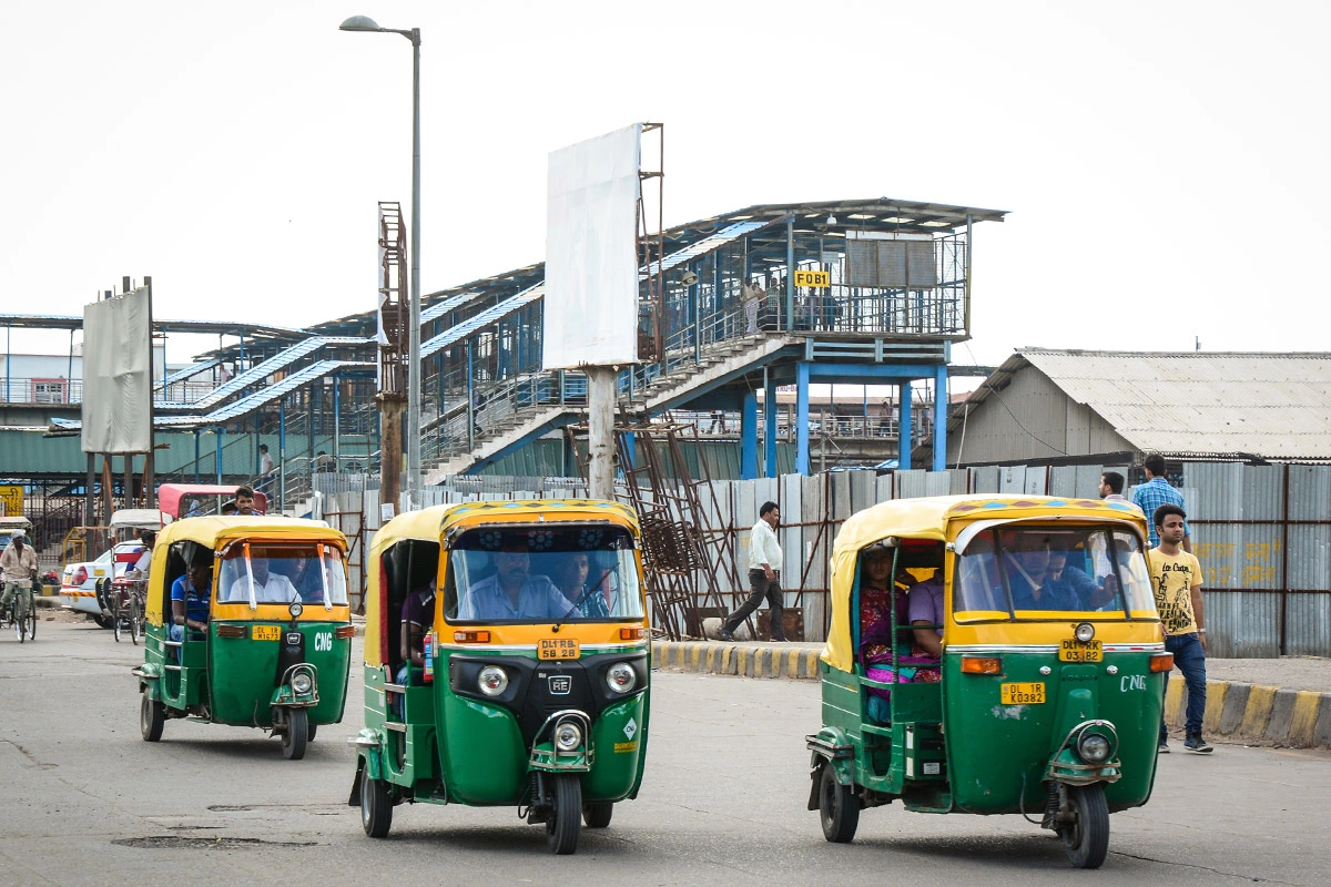 <p>Тук-туки в Индии можно использовать как экскурсионные такси: водители сами не прочь подзаработать, катая пассажиров мимо разных достопримечательностей</p>