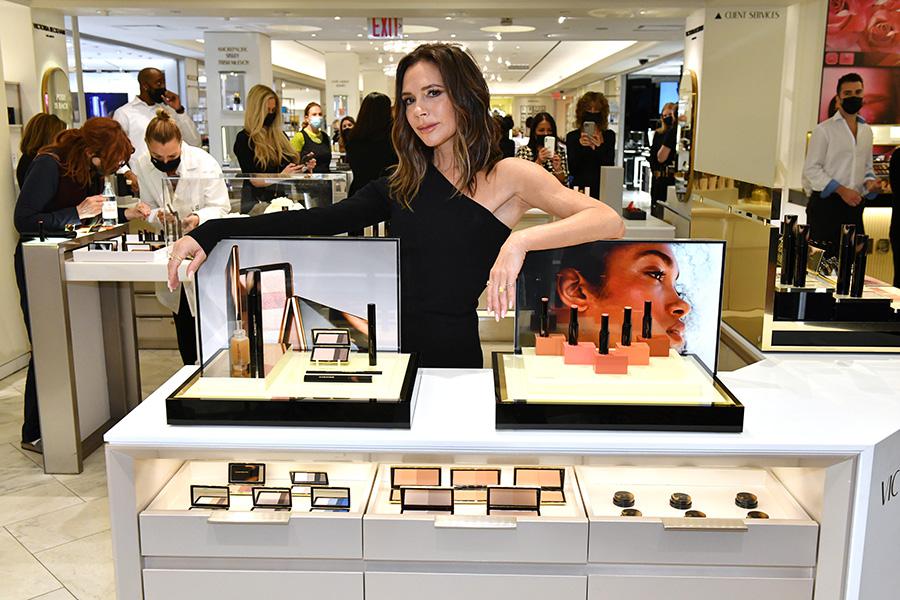 Виктория Бекхэм&nbsp;на мероприятии Bergdorf Goodman Celebrates Victoria Beckham Beauty, 2021 год