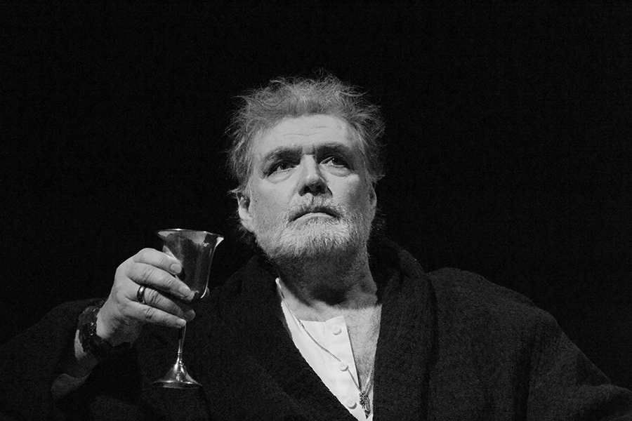 Владимир Симонов сыграл почти все главные роли классического репертуара театра&nbsp;&mdash; &laquo;Война и мир&raquo;, &laquo;Дядя Ваня&raquo;, &laquo;Отелло&raquo;, &laquo;Принцесса Турандот&raquo; и другие. А его фильмография насчитывает более сотни работ, в том числе в фильмах и сериалах &laquo;Граница: Таежный роман&raquo;, &laquo;Одиноким предоставляется общежитие&raquo;, &laquo;Каменская&raquo;.

Симонов умер 9 ноября 2025 года в возрасте 68 лет. Причиной стало хроническое заболевание, которое развилось на фоне артериальной гипертензии.

Читать больше