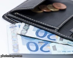 На ММВБ евро потерял 14 копеек, доллар - 12 копеек