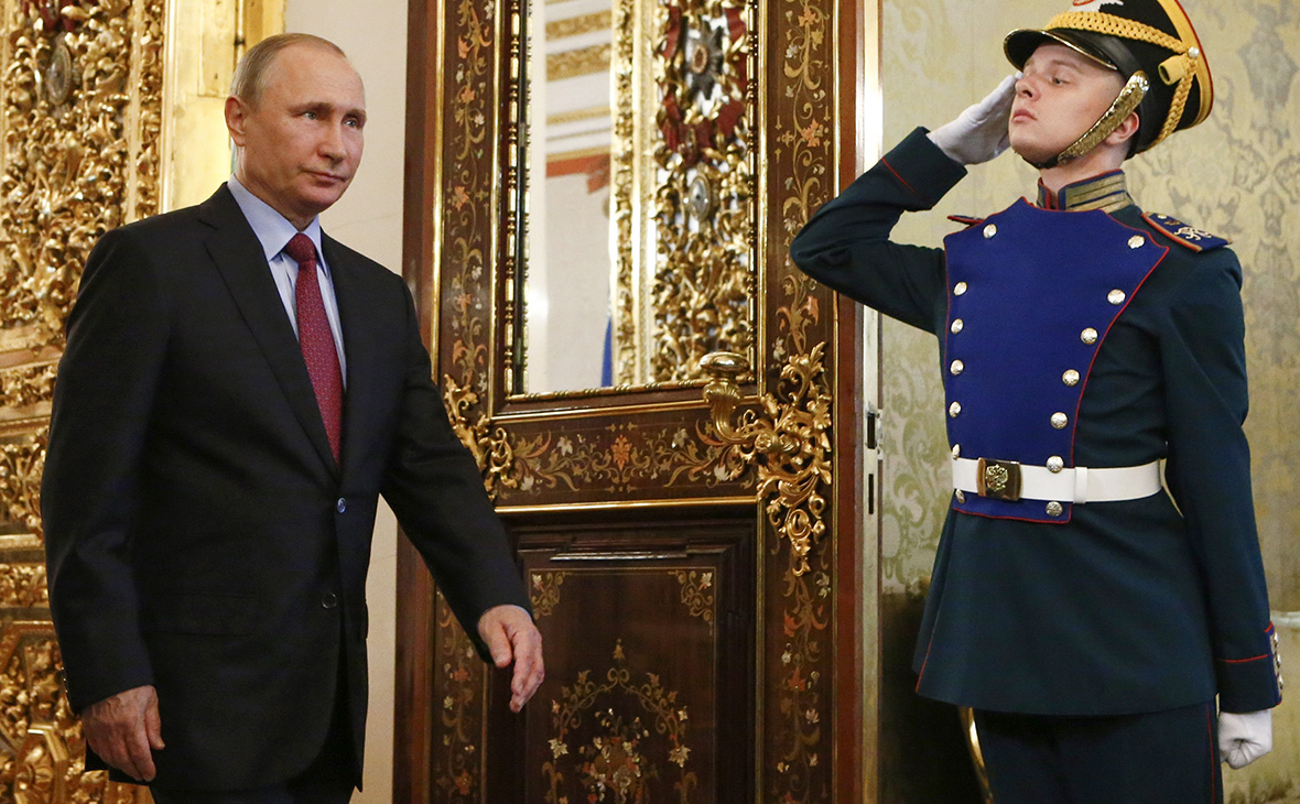 Владимир Путин (слева)


