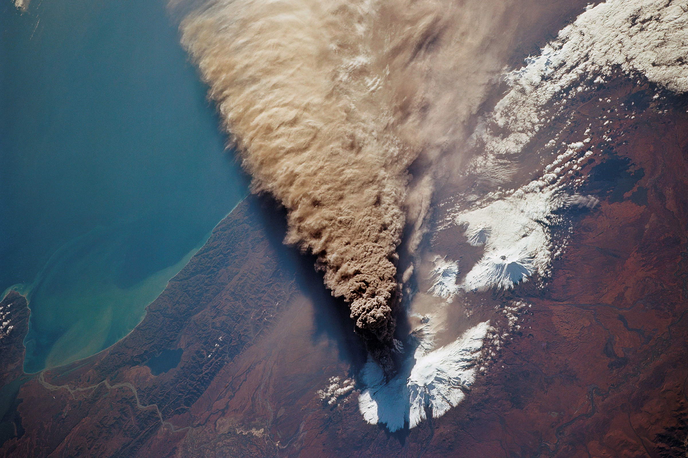 Сентябрь 1994 года. Камчатка, Россия. Извержение вулкана Ключевская Сопка
