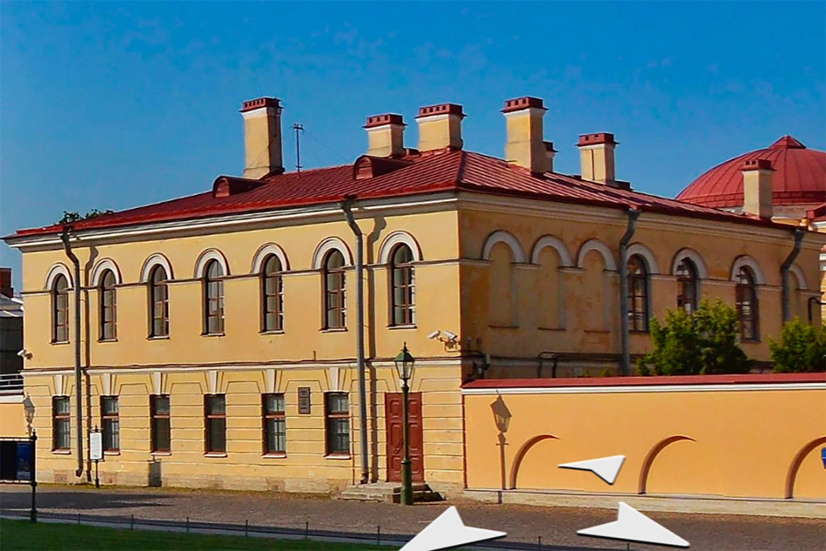 Территория Петропавловской крепости в Санкт-Петербурге
