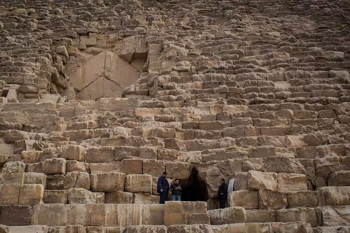Сейчас ученые предполагают, что усыпальницу Хеопса строили наемные квалифицированные рабочие