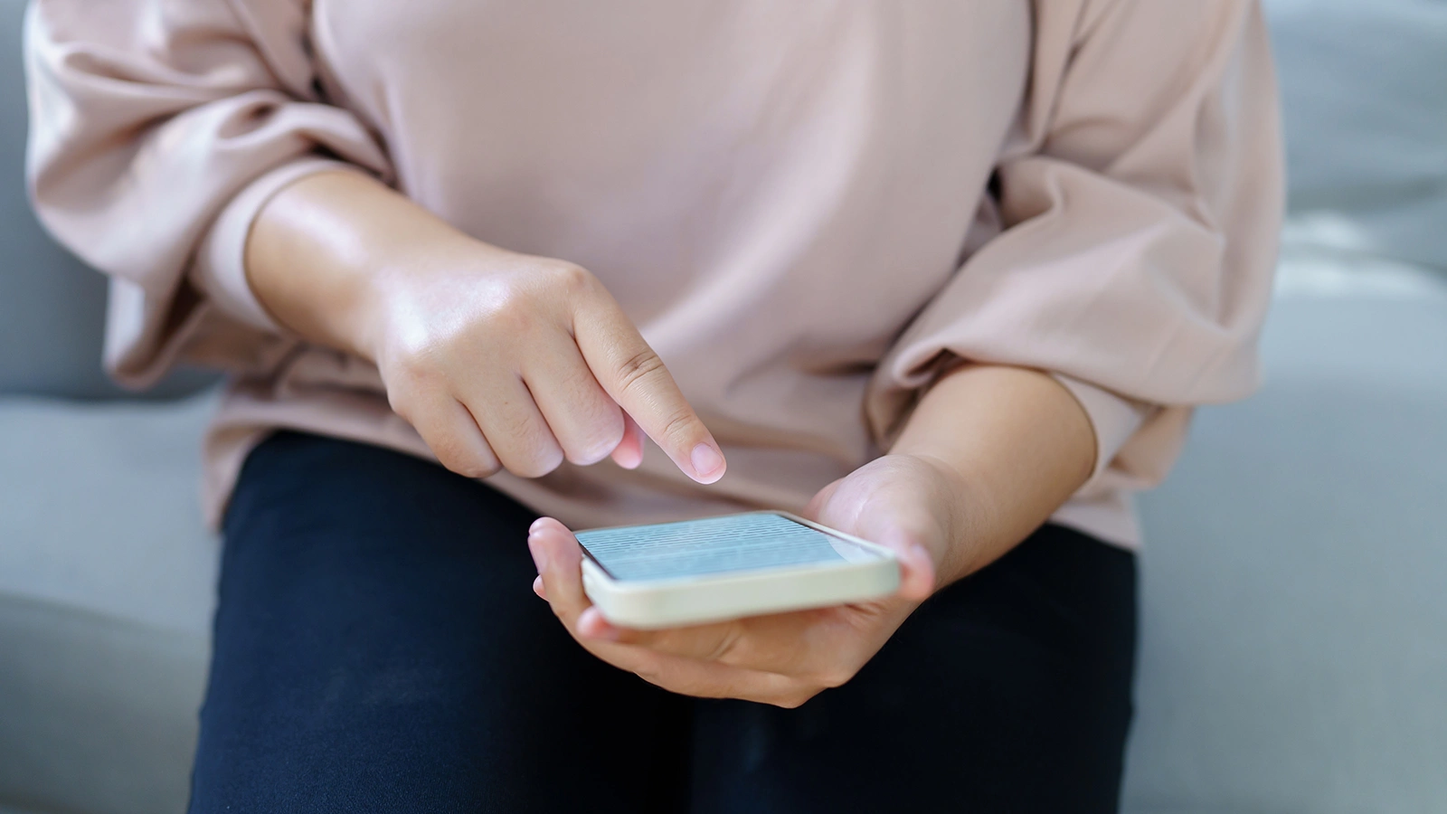 Мошенники придумали схему обмана с чатом подъезда. Важно знать