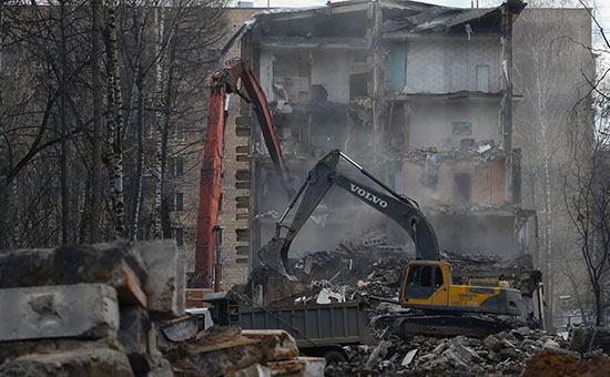 Снос пятиэтажного здания в Москве


