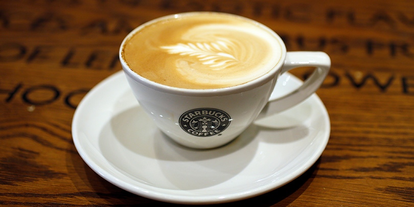 Эксперты обнаружили в России самый дорогой кофе Starbucks