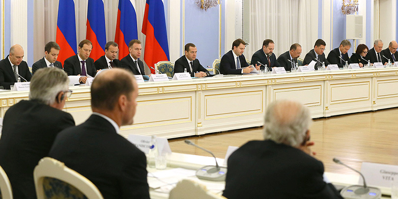 Иностранные инвесторы не стали обсуждать санкции на встрече с Медведевым
