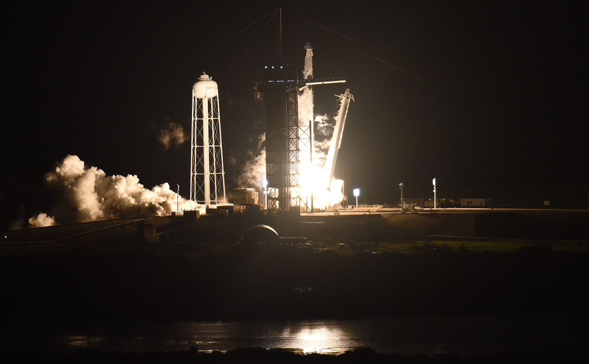 Ракета-носитель Falcon 9 с пилотируемым кораблем Crew Dragon