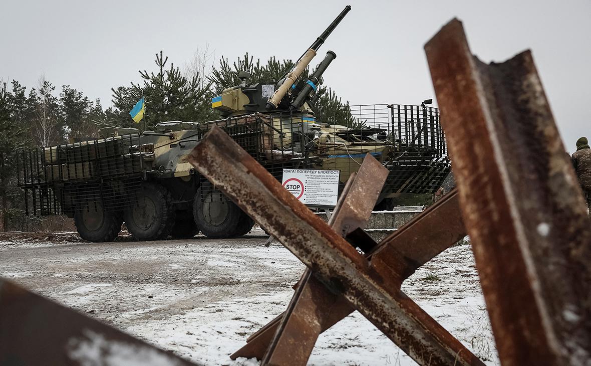 Посол Украины сообщил о переброске части войск к границе с Белоруссией"/>













