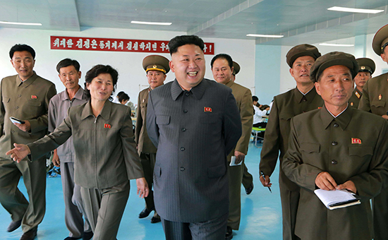 Северокорейский лидер Ким Чен Ын 31 августа посетил один из заводов, фотография была распространена телеграфным агентством КНДР