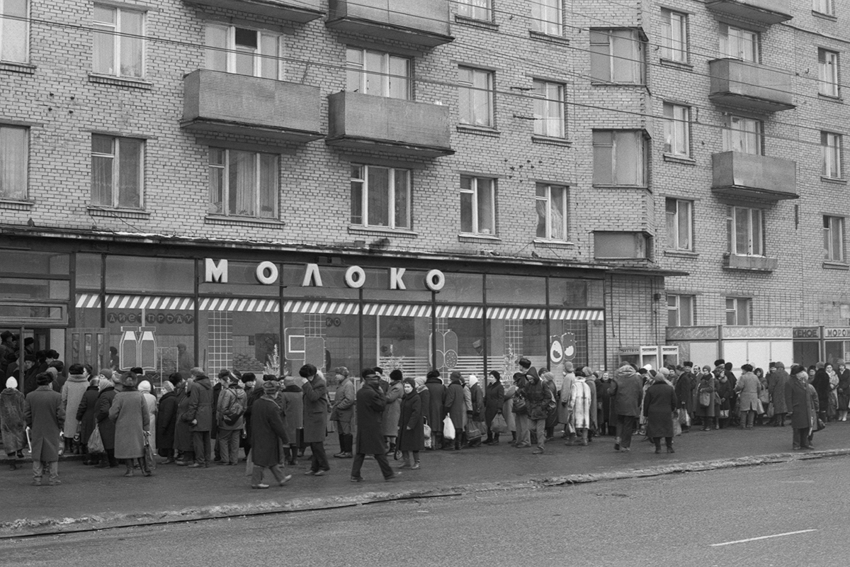 Очередь в продуктовый магазин, декабрь 1991 года