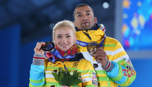 Савченко и Шолковы выиграли бронзу в Сочи в соревновании спортивных пар.