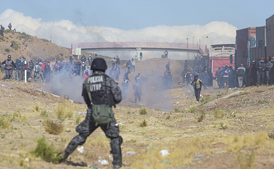 Столкновения бастующих шахтеров с полицией в Боливии, 25 августа 2016 года


