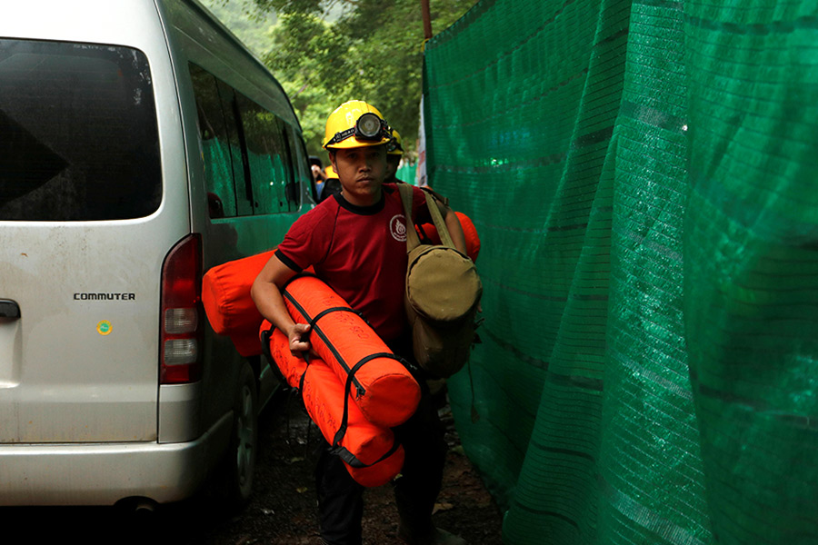 В район пещеры Кхао Луанг прибыли дополнительные силы спасателей