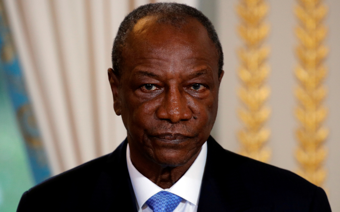 Президент Гвинеи привился вакциной «Спутник V»